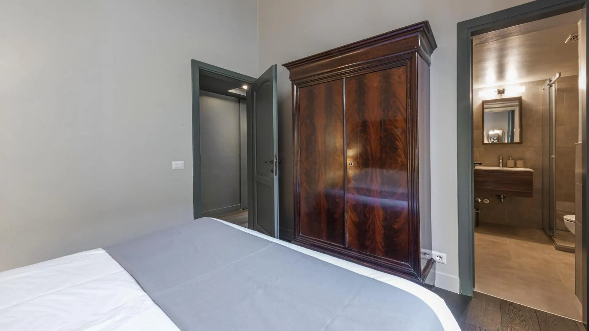 Luxury River View Apartment By Mmega Florence