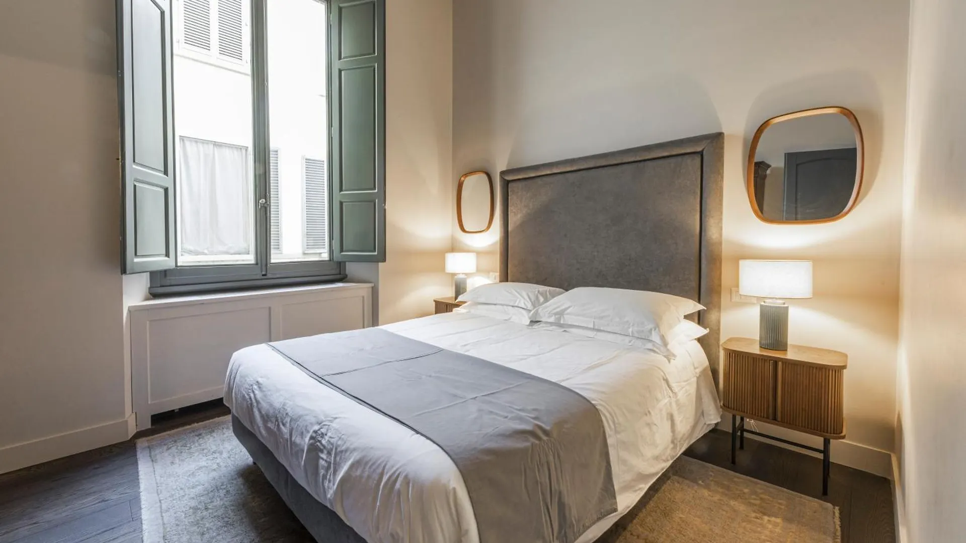 Luxury River View Apartment By Mmega Florence Italy