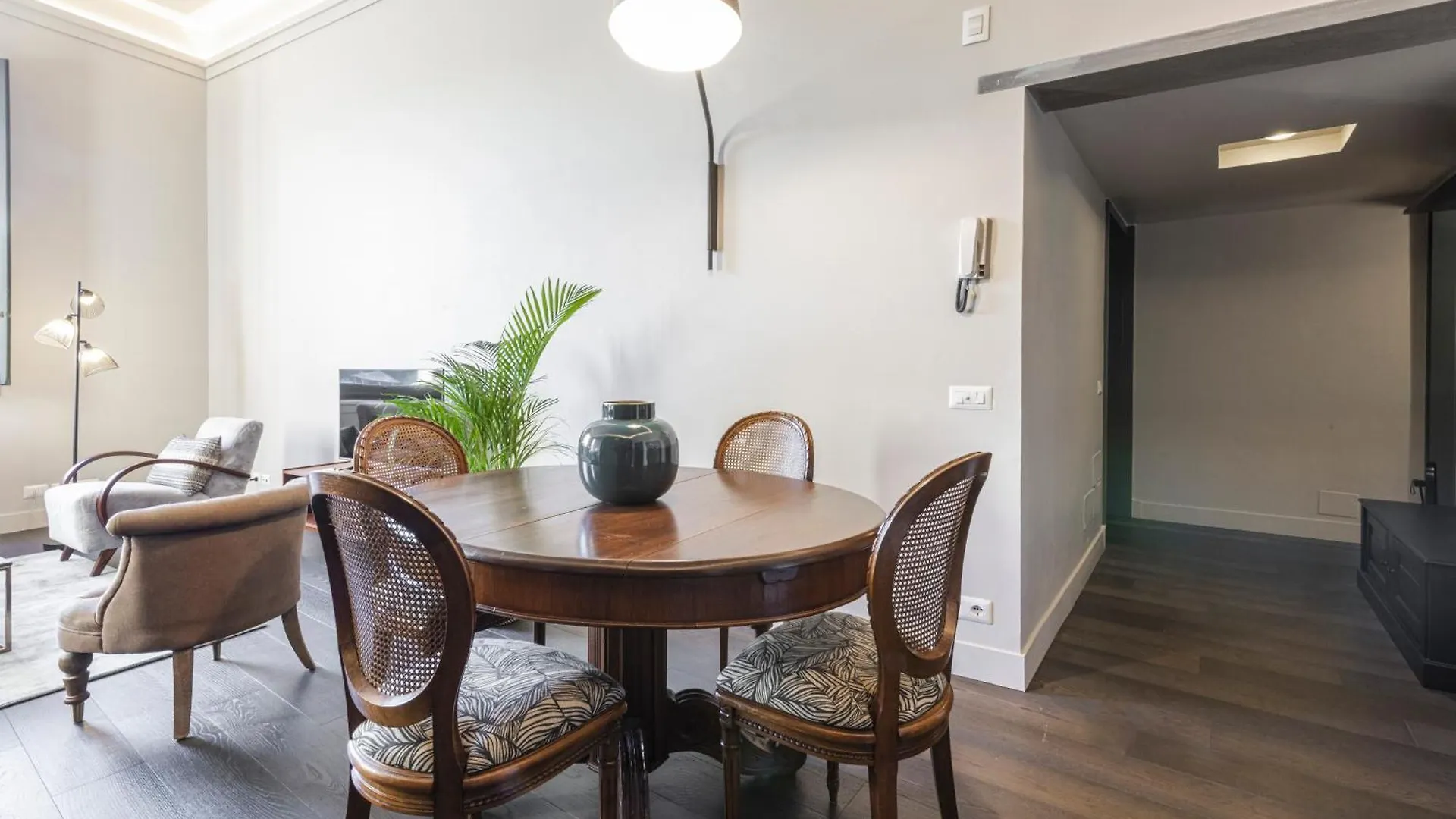 Luxury River View Apartment By Mmega Florence