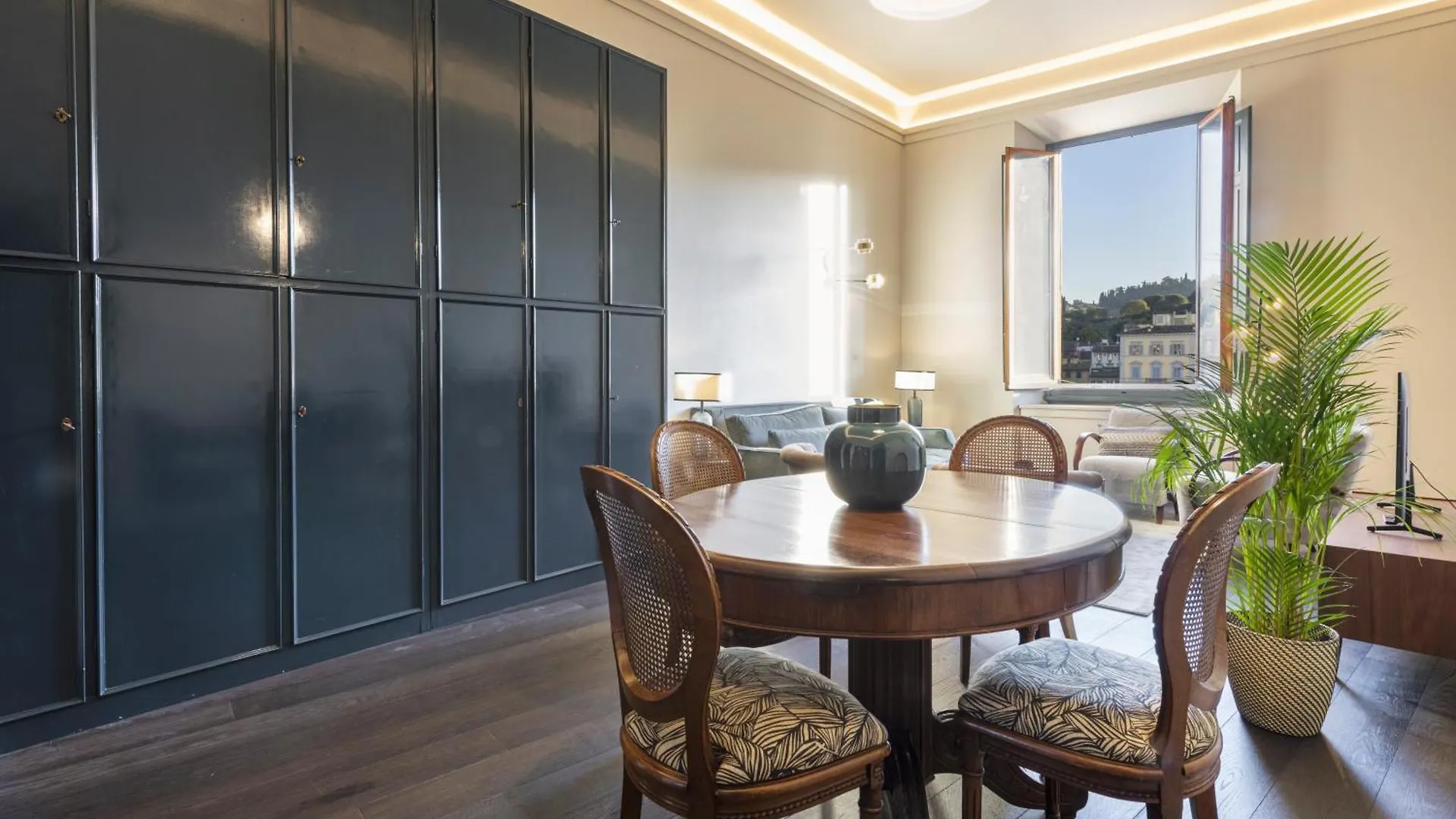Luxury River View Apartment By Mmega Florence